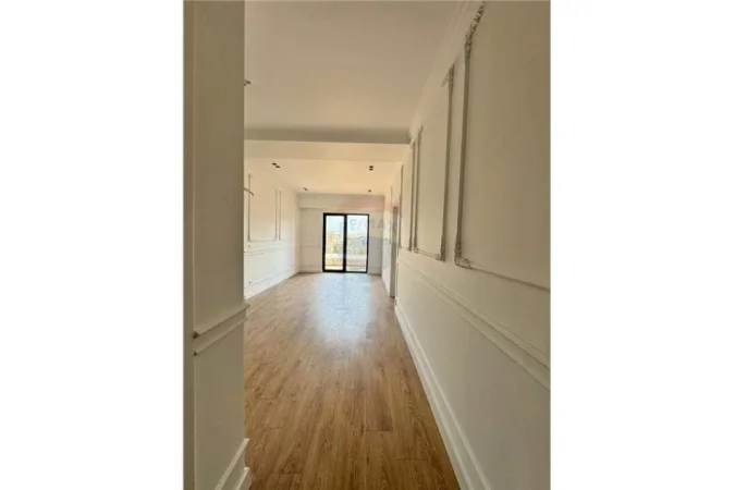 Tirane, jepet me qera apartament 3+1+Ballkon Kati 10, 110 m² 1.000 € (QIRA AMBIENT PER ZYRA RRUGA E KAVAJES!)