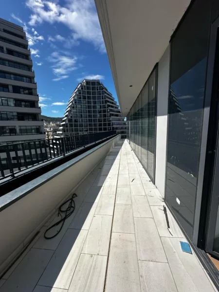 Tirane, jap me qera zyre Kati 6, 190 m² 2.500 € (Rruga Kristo Luarasi)