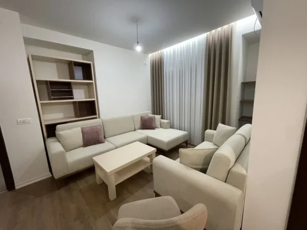 Tirane, shitet apartament 1+1+Ballkon , 67 m² 95.000 € (Loni Ligori)