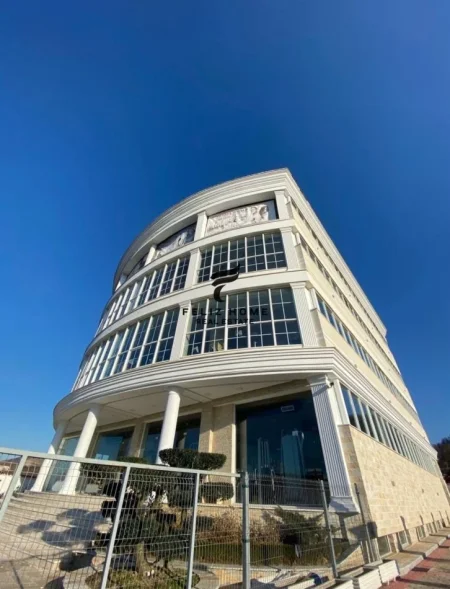 Tirane, shitet ambjent biznesi Kati 5, 3.281 m² 1.340.000 € (PEZE-HELEMES)