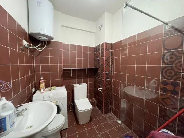 Tirane, shitet apartament 1+1+Ballkon , 67 m² 95.000 € (Loni Ligori)