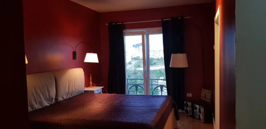 Tirane, jepet me qera apartament 3+1+Ballkon Kati 3, 133 m² 1.200 € (REZIDENCA KODRA E DIELLIT 2)