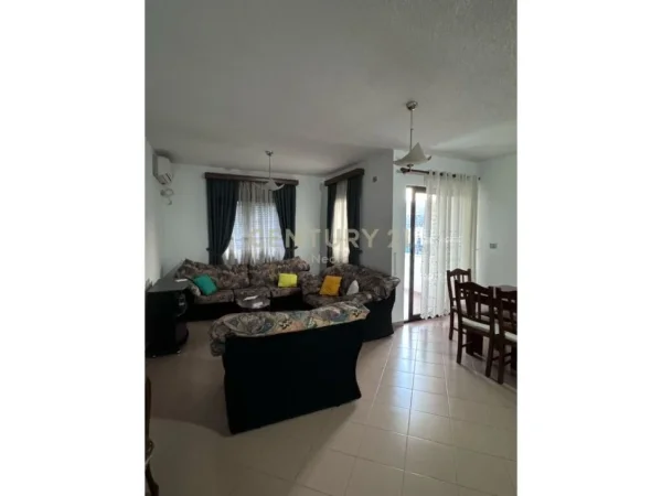Tirane, jepet me qera apartament 2+1+Aneks+Ballkon Kati 7, 102 m² 900 € (Neom109952)