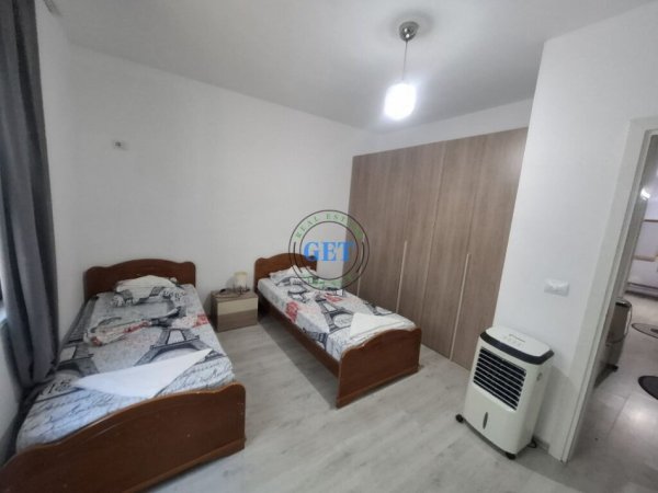 Durres, jepet me qera apartament 2+1+Ballkon Kati 5, 800 € (Qender, Durrës.)