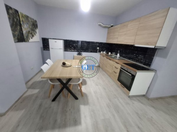 Durres, jepet me qera apartament 2+1+Ballkon Kati 5, 800 € (Qender, Durrës.)