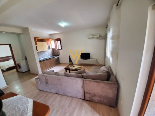 Tirane, jepet me qera apartament 1+1+Ballkon Kati 2, 60 m² 400 € (SELITE)