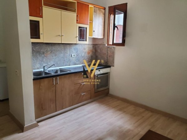 Tirane, jepet me qera apartament 1+1+Ballkon Kati 2, 60 m² 400 € (SELITE)