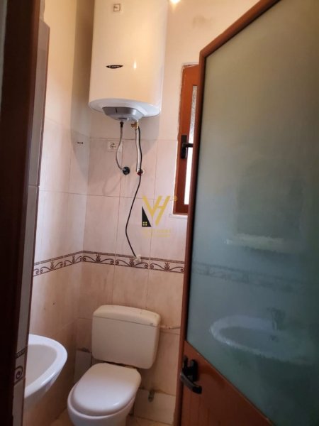 Tirane, jepet me qera apartament 1+1+Ballkon Kati 2, 60 m² 400 € (SELITE)