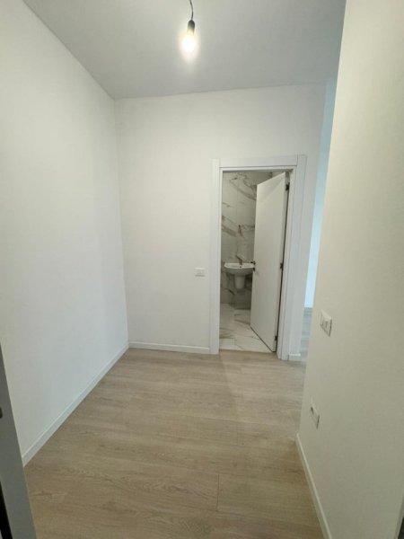 Tirane, jepet me qera zyra 2+1+2, Kati 2, 112 m² 700 € (Rr. Myslym Shyri)