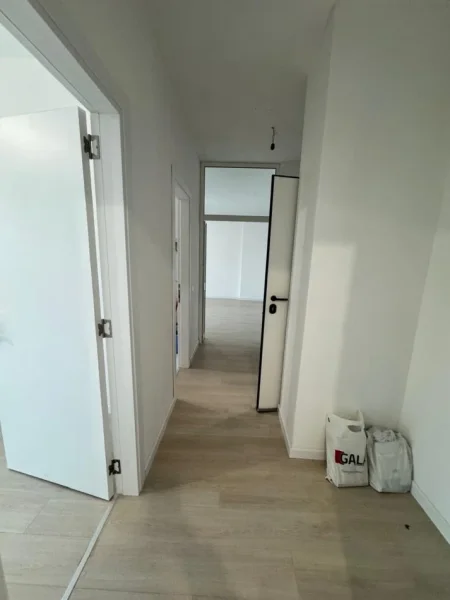 Tirane, jepet me qera zyra 2+1+2, Kati 2, 112 m² 700 € (Rr. Myslym Shyri)