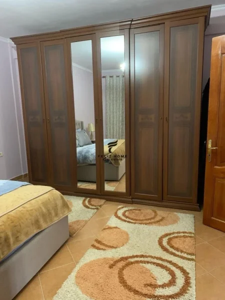 Tirane, jepet me qera apartament duplex 2+1+Aneks+Ballkon Kati 2, 120 m² 800 € (SELITE)