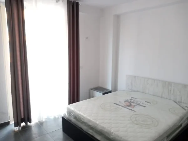 Tirane, jepet me qera apartament 2+1+Ballkon , 120 m² 400 € (Shkoze)
