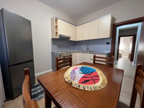 Tirane, jepet me qera apartament 1+1+Aneks+Ballkon Kati 5, 63 m² 600 € (Blloku)