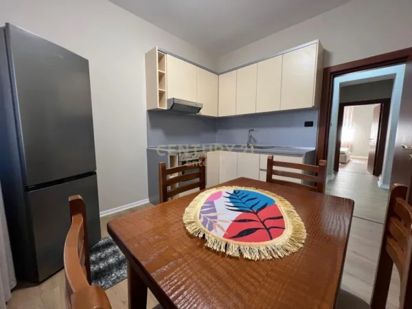Tirane, jepet me qera apartament 1+1+Aneks+Ballkon Kati 5, 63 m² 600 € (Blloku)