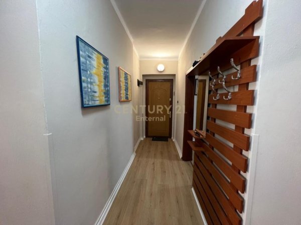 Tirane, jepet me qera apartament 1+1+Aneks+Ballkon Kati 5, 63 m² 600 € (Blloku)