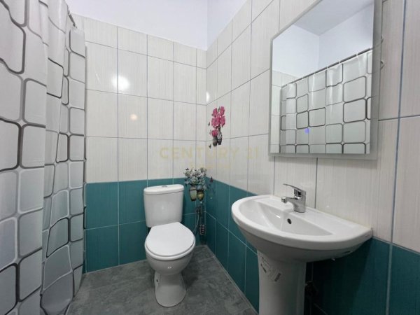 Tirane, jepet me qera apartament 1+1+Aneks+Ballkon Kati 5, 63 m² 600 € (Blloku)