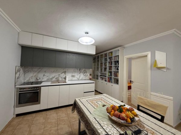 Tirane, jepet me qera apartament 2+1+Aneks+Ballkon Kati 7, 85 m² 600 € (Concord Center)