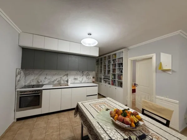 Tirane, jepet me qera apartament 2+1+Aneks+Ballkon Kati 7, 85 m² 600 € (Concord Center)