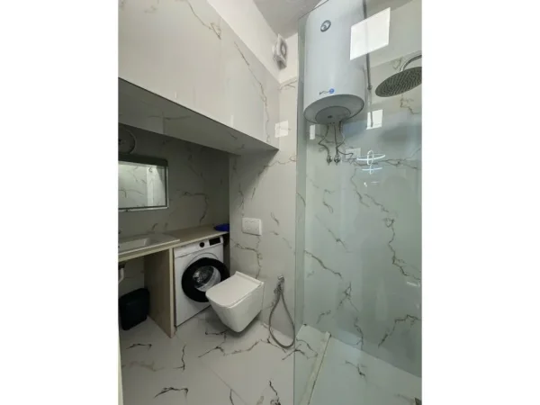 Tirane, jepet me qera apartament 1+1 Kati 2, 69 m² 1.200 € (Rruga e Kavajes)