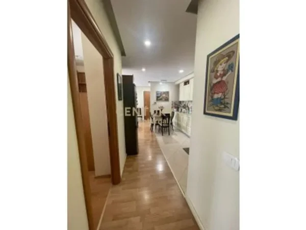 Tirane, jepet me qera apartament 2+1+Aneks+Ballkon Kati 8, 117 m² 850 € (Ish Blloku)