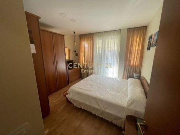 Tirane, jepet me qera apartament 2+1+Aneks+Ballkon Kati 8, 117 m² 850 € (Ish Blloku)