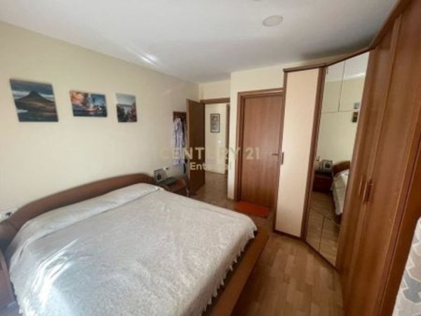 Tirane, jepet me qera apartament 2+1+Aneks+Ballkon Kati 8, 117 m² 850 € (Ish Blloku)
