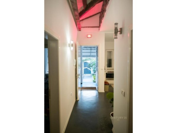 Tirane, jepet me qera apartament 2+1+Aneks+Ballkon Kati 1, 126 m² 1.400 € (Gjimnazi Petro Nini Luarasi)
