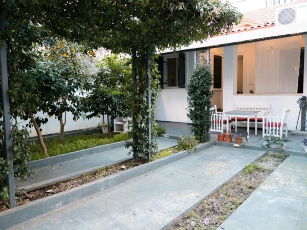 Tirane, jepet me qera apartament 2+1+Aneks+Ballkon Kati 1, 126 m² 1.400 € (Gjimnazi Petro Nini Luarasi)