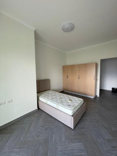 Tirane, jepet me qera apartament 2+1+Ballkon Kati 3, 110 m² 700 € (Kopshti Botanik)