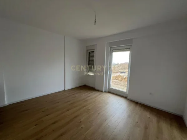 Tirane, shes Vile 3 Katshe Kati 3, 196 m² 310.000 € (rezidenca ABA)
