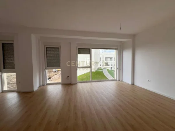 Tirane, shes Vile 3 Katshe Kati 3, 196 m² 310.000 € (rezidenca ABA)