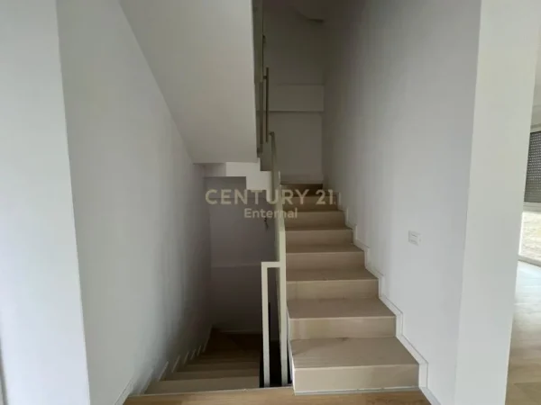 Tirane, shes Vile 3 Katshe Kati 3, 196 m² 310.000 € (rezidenca ABA)