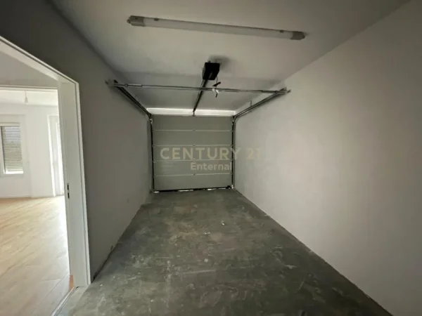 Tirane, shes Vile 3 Katshe Kati 3, 196 m² 310.000 € (rezidenca ABA)