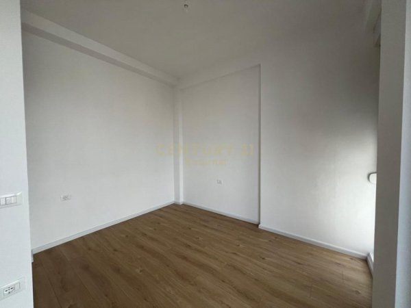 Tirane, jepet me qera Vile 3 Katshe Kati 3, 200 m² 1.200 € (Rezidenca ABA)