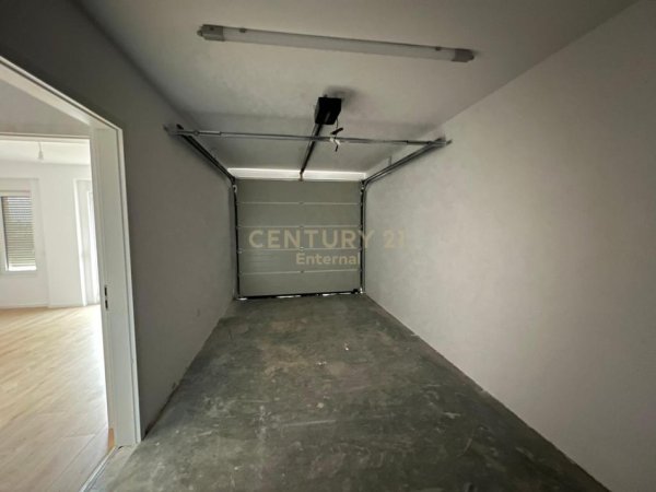 Tirane, jepet me qera Vile 3 Katshe Kati 3, 200 m² 1.200 € (Rezidenca ABA)