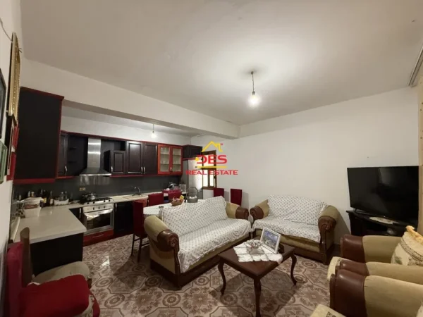 Vlore, shitet shtepi 2+1+Ballkon Kati 0, 219 m² 500.000 € (Rruga Petro Marko)