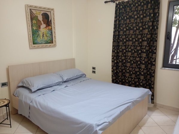 Tirane, jepet me qera apartament 1+1+Ballkon Kati 2, 46 m² 400 E