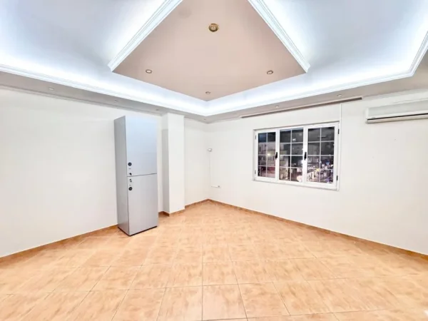 Tirane, jepet me qera Kati 4, 178 m² 1.900 € (Sheshi Willson.)