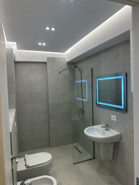Tirane, shitet apartament 1+1+Aneks+Ballkon Kati 4, 65 m² 130.000 € (kodra e diellit)