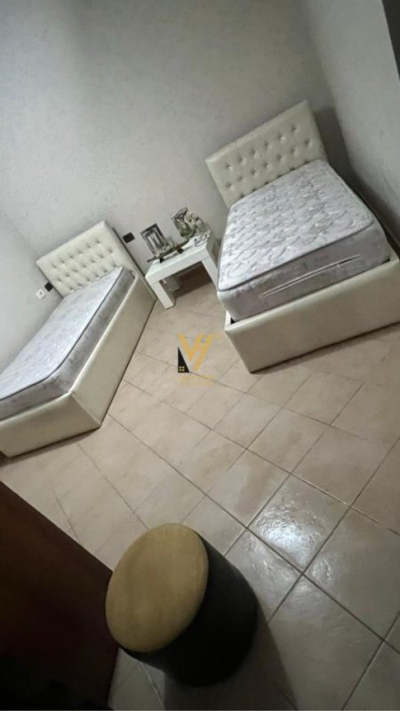 Tirane, jepet me qera Vile 3 Katshe Kati 0, 200 m² 600 € (OXHAKU)
