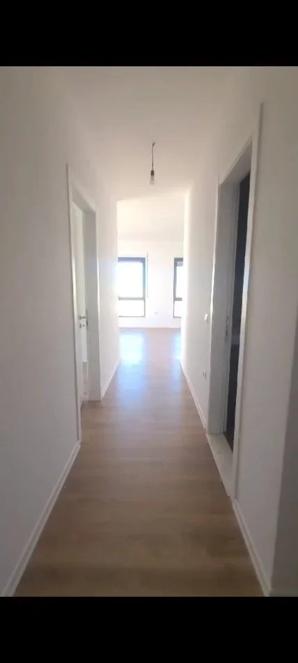 Tirane, shitet 2+1 Kati 3, 107 m² 290.000 € (Oxhaku)