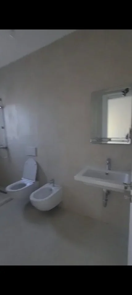 Tirane, shitet 2+1 Kati 3, 107 m² 290.000 € (Oxhaku)