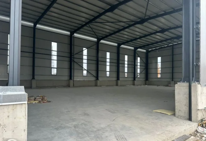 Tirane, jepet me qera magazine Kati 0, 2.000 m² 4.500 € (MEZEZ PRANE TOP CHANEL)