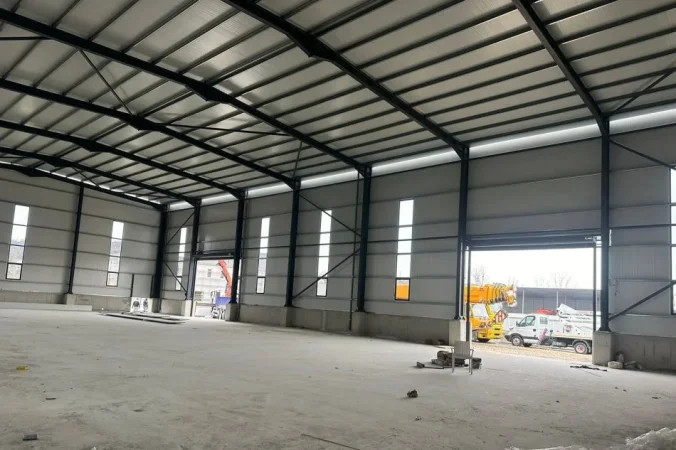 Tirane, jepet me qera magazine Kati 0, 2.000 m² 4.500 € (MEZEZ PRANE TOP CHANEL)