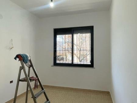 Tirane, jepet me qera apartament 2+1+Ballkon Kati 1, 55 m² 400 € (Rruga Arkitekt Kasemi, AREA50419)