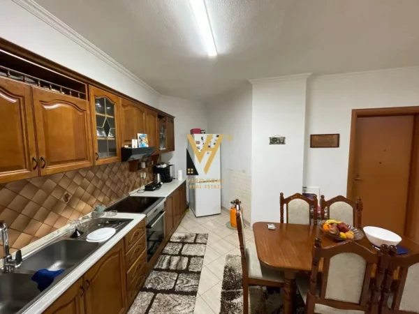 Tirane, shitet apartament 2+1+Ballkon Kati 8, 106 m² 215.000 € (STACIONI TRENIT)