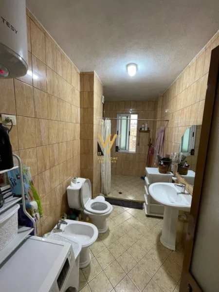 Tirane, shitet apartament 2+1+Ballkon Kati 8, 106 m² 215.000 € (STACIONI TRENIT)