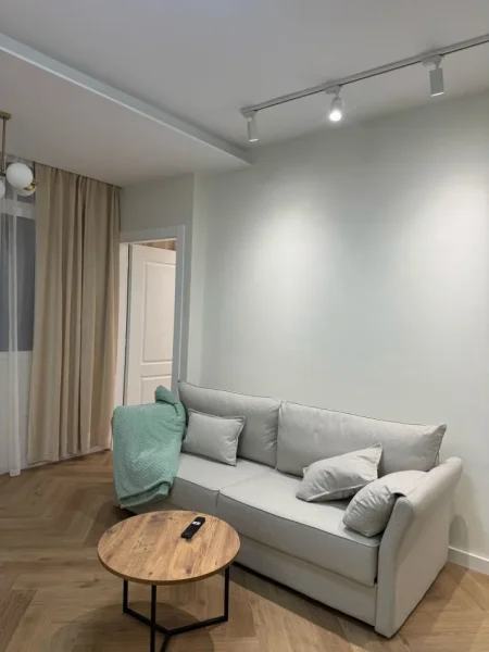 Tirane, jepet me qera apartament 1+1+Ballkon Kati 1, 55 m² 450 € (Rruga 5 maj ,prapa concord center)