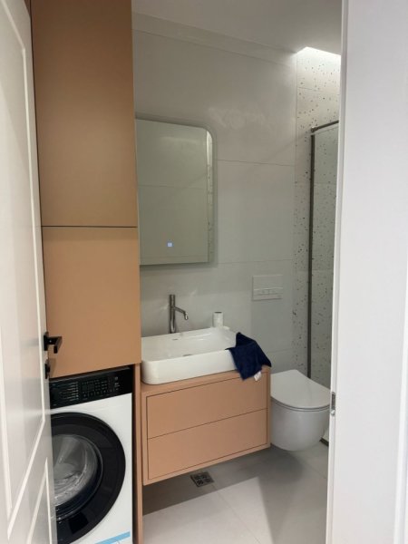 Tirane, jepet me qera apartament 1+1+Ballkon Kati 1, 55 m² 450 € (Rruga 5 maj ,prapa concord center)