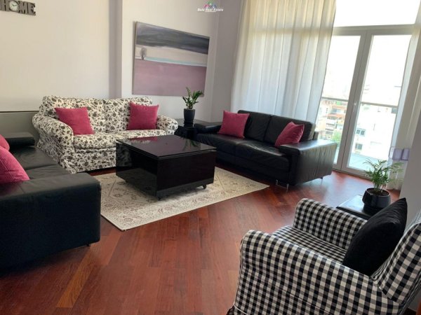Tirane, jepet me qera apartament 2+1 Kati 8, 100 m² 1.300 € (bllok)